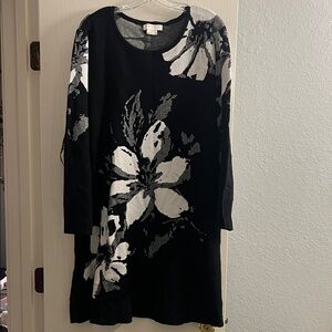 Chic Long Sleeve Floral Dress in Black and White